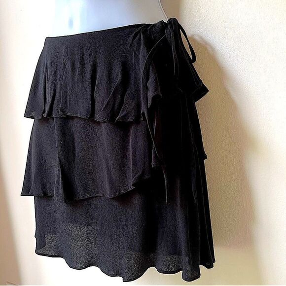 Gianni Bini Women's black tiered miniskirt Layer free-flowing ties-xs/small NWT - Picture 1 of 15